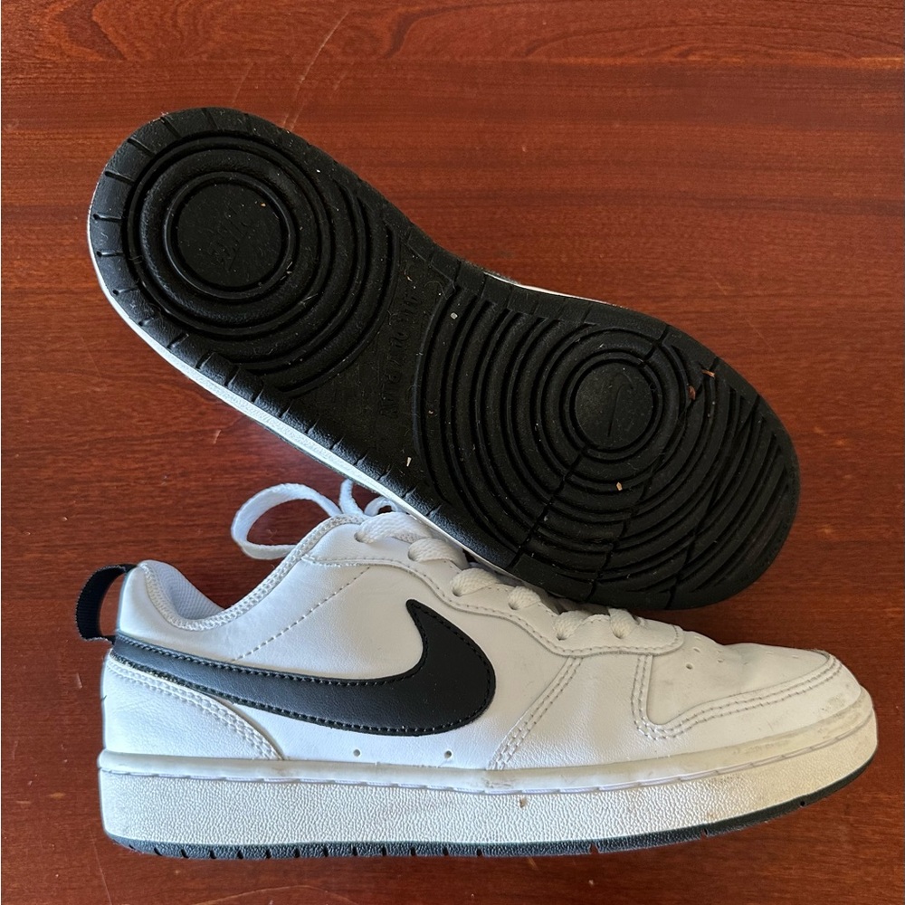 3/$20 ✨- Nike Low top Sneakers